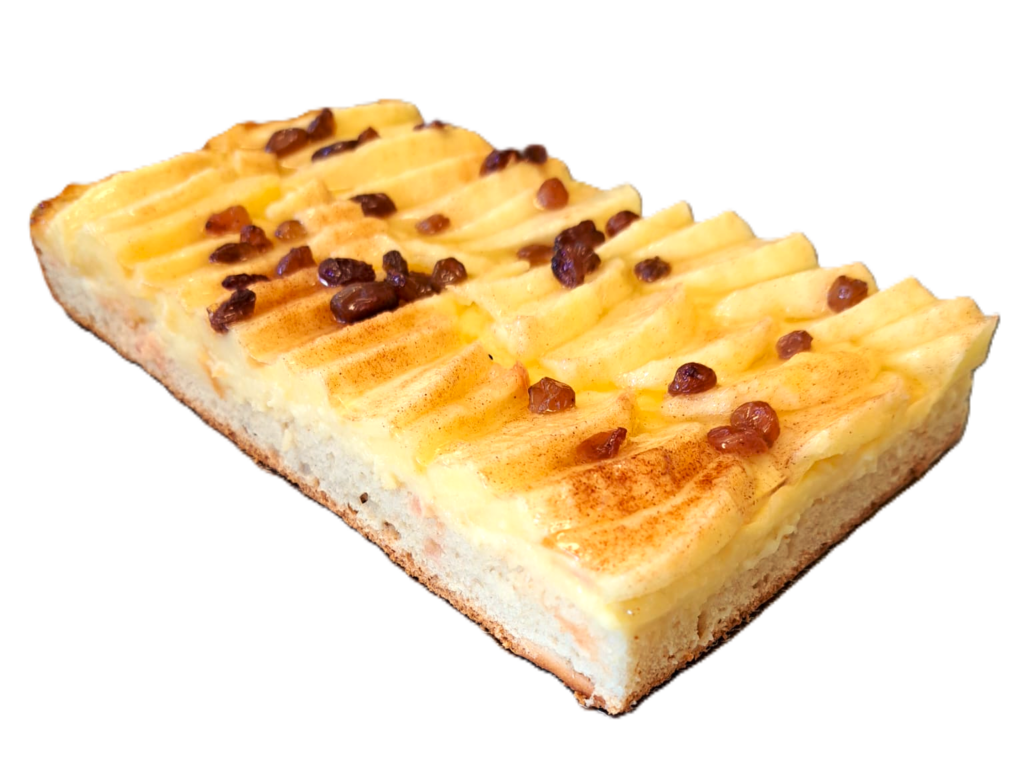 Apfelkuchen mit Rosinen in Schmandpudding